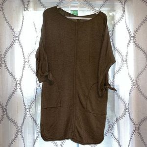 Women’s green tunic dress with pockets